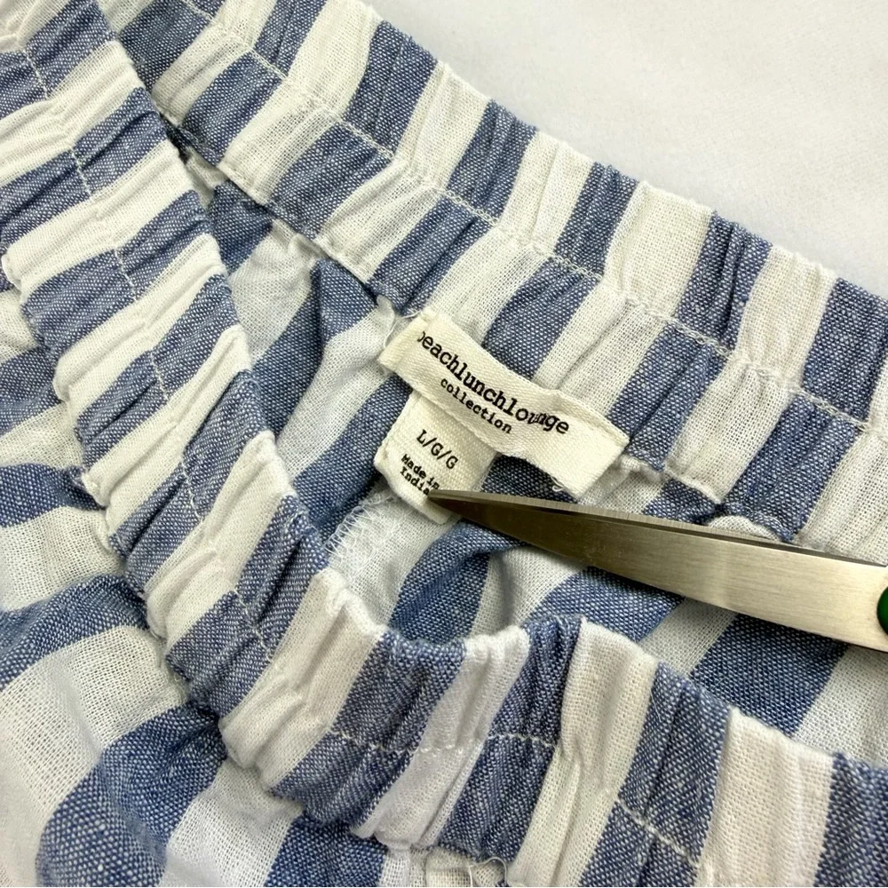 beachlunchlounge Striped Ruffle Hem Linen Shorts in Blue & White Size Large EUC